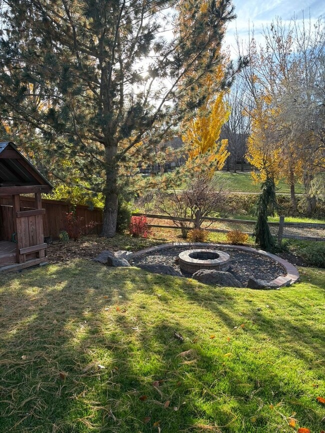 Building Photo - "Luxury Living: Stunning home with marble counter tops & Fireplace!"
