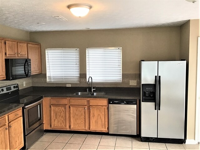 Building Photo - 1006 Greenob Dr