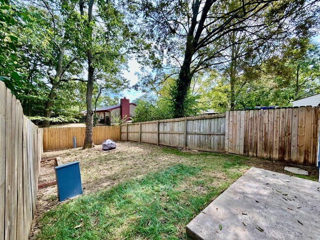 Building Photo - 2 Bed 1.5 Bath in Lexington!