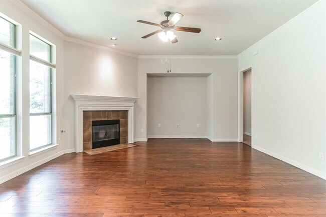 Building Photo - 208 Angus Dr