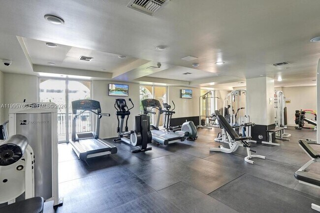 Building Photo - 520 SE 5 Ave