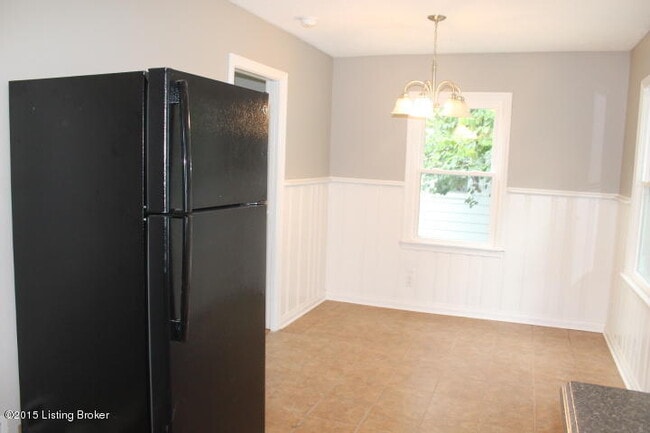 Building Photo - Beautiful 3 Bedroom 1 Bathroom Home Locate...