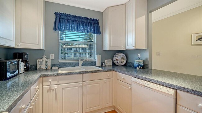 Building Photo - 3330 Gulf of Mexico Dr