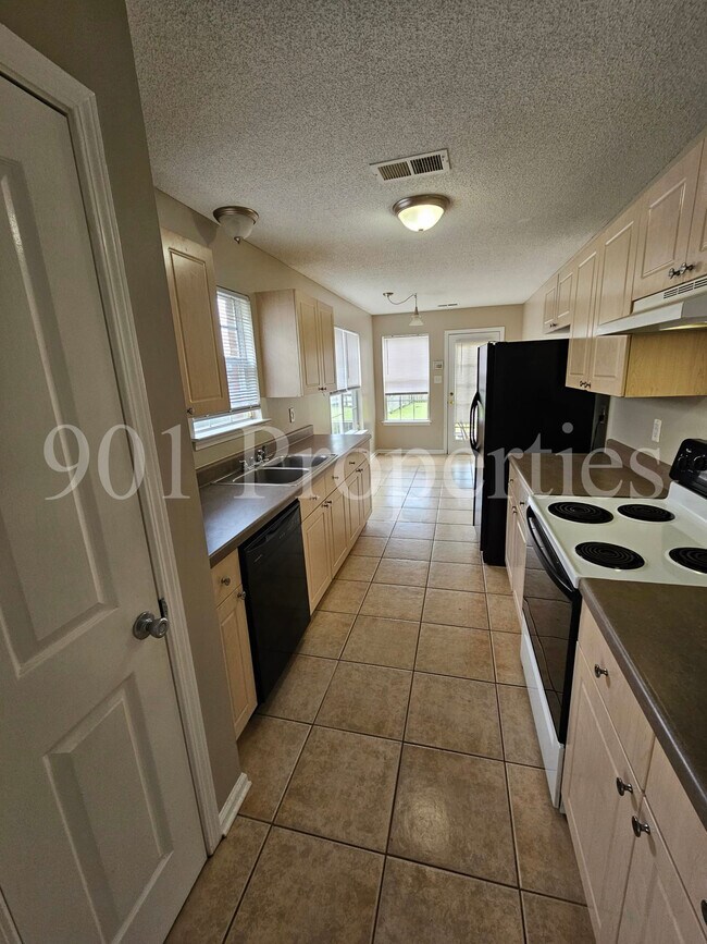 Building Photo - 6840 Wrigley Dr