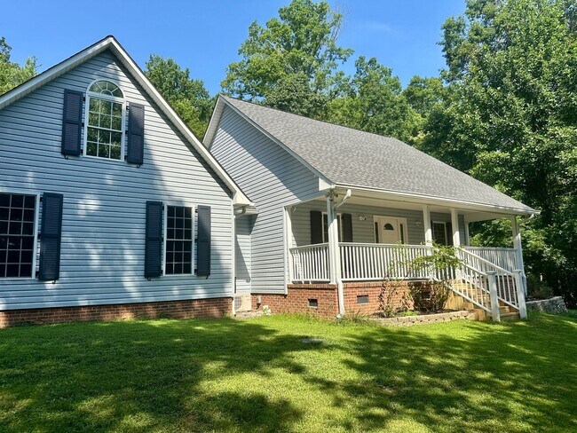 Building Photo - 3 Bedroom Home - Private - Central SC
