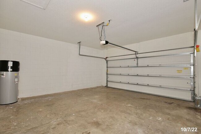 Building Photo - Beautiful 3/ 2 Home with a 2 Car Garage and a Water view- St Cloud!