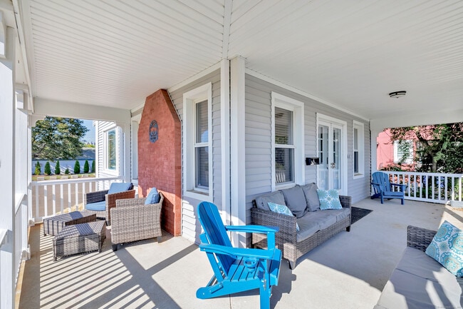 Building Photo - 12 East Ave