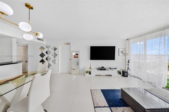 Building Photo - 7601 E Treasure Dr