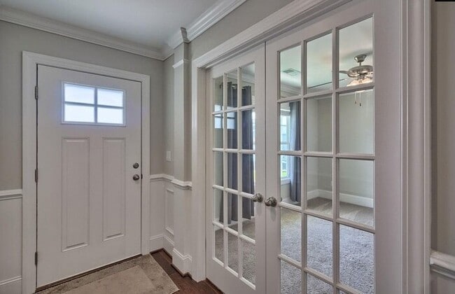 Building Photo - Spacious home for big families