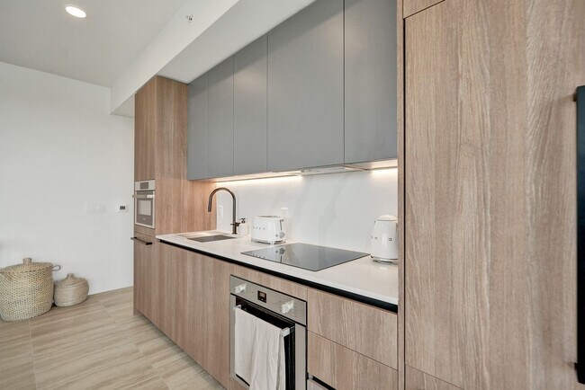 Building Photo - 580 72nd St