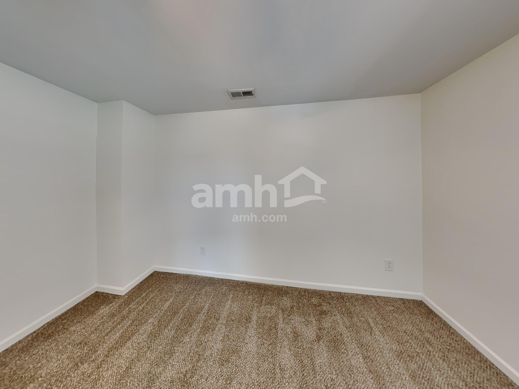 Building Photo - 1042 Vanguard Dr