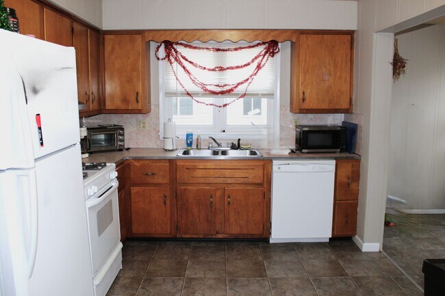 Building Photo - 967-971 Ch ADV RESIDENTIAL