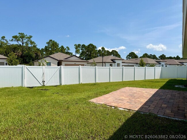 Building Photo - 340 Palm Breezes Dr