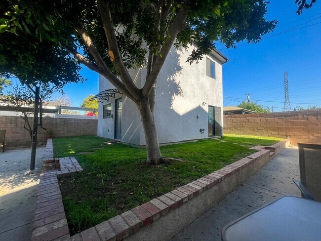 Building Photo - Brand New 2-Story Detached ADU in Granada Hills with Solar!