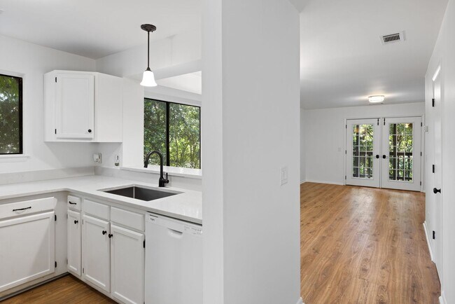 Building Photo - Available now. Beautifully updated 3 BR/2....