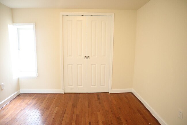Building Photo - (Townhouse for Rent ) Simply Beautiful