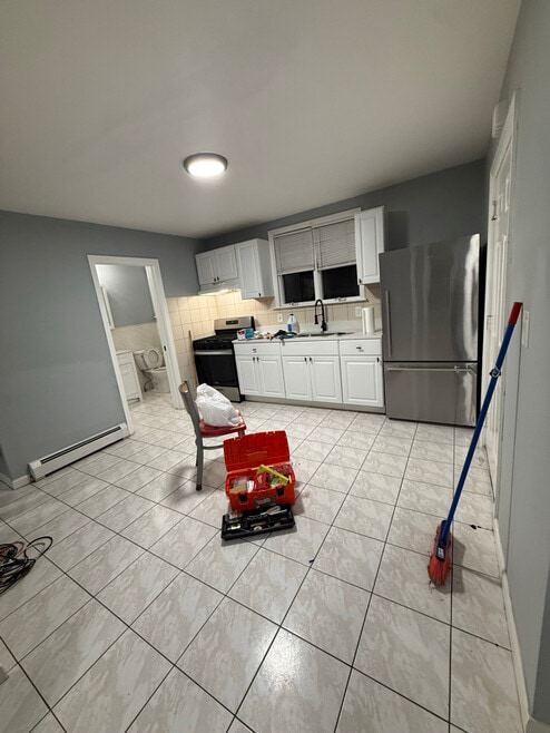 Building Photo - 293 E 29th St