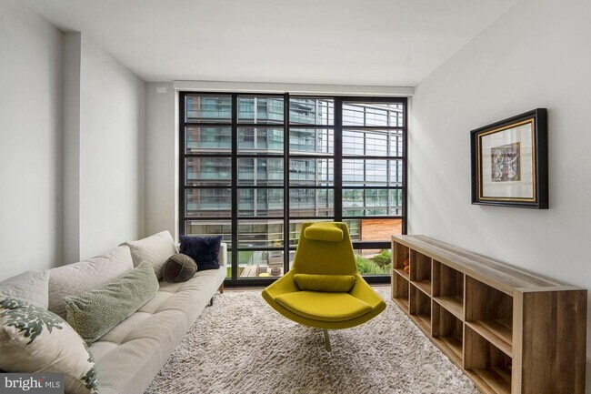 Building Photo - 45 Sutton Square SW