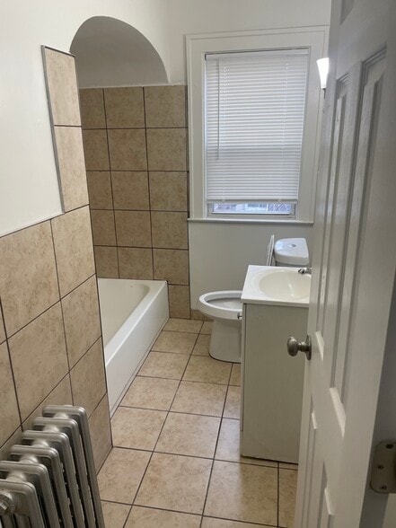 Bathroom - 14353 Strathmoor St