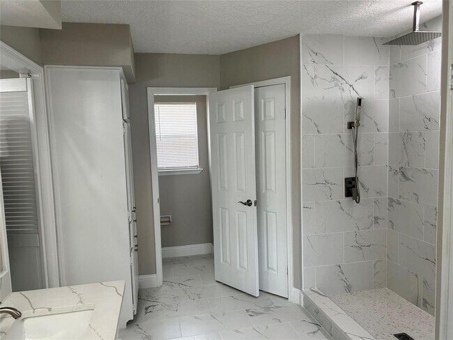 Building Photo - 1601 Washington Dr