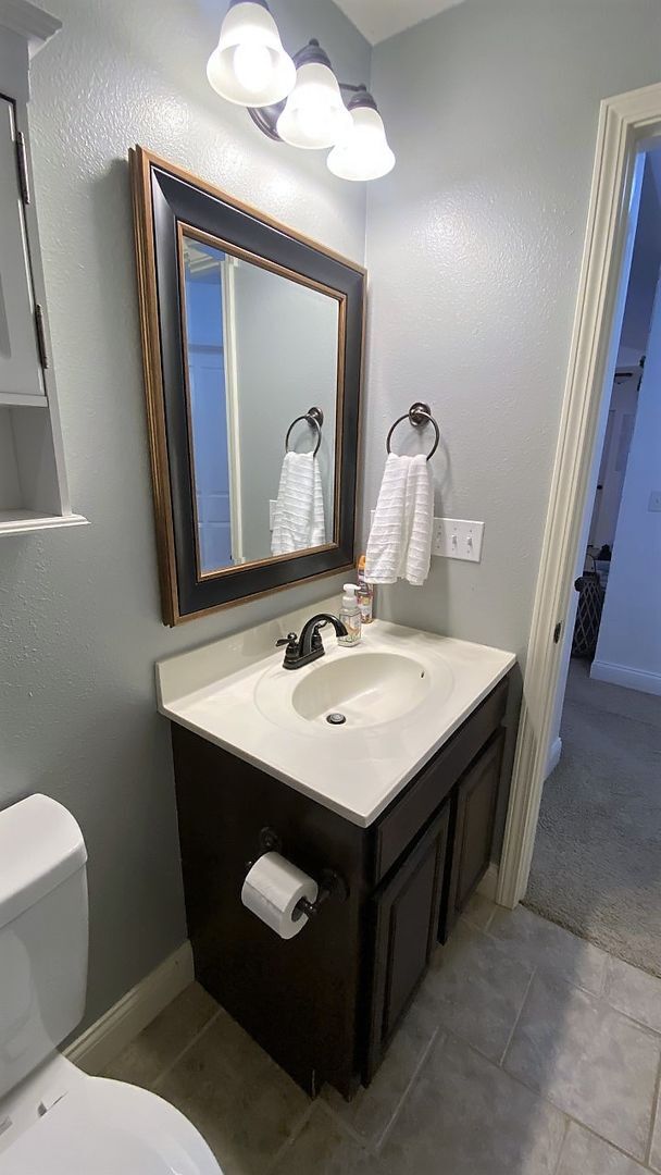 Building Photo - Gorgeous 3 Bedroom, 2 Bathroom Home in Woodridge Estates