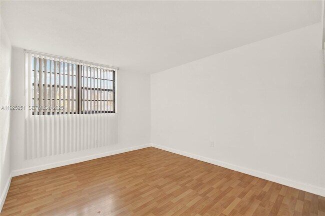 Building Photo - 3620 SW 114th Ave