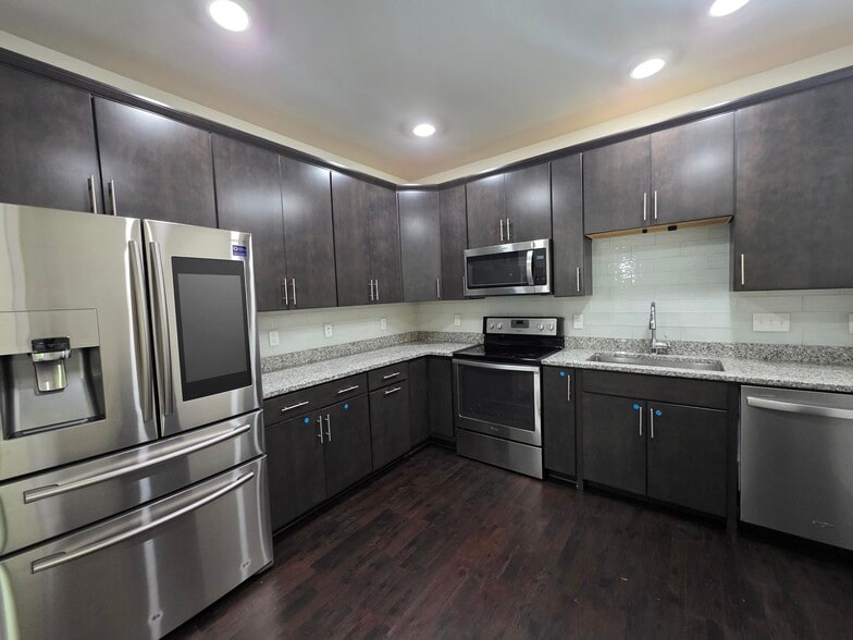 Building Photo - 130 Trotter Rd