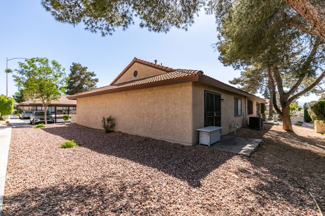 Building Photo - Cute and Cozy 2-bedroom 2-bathroom Townhom...