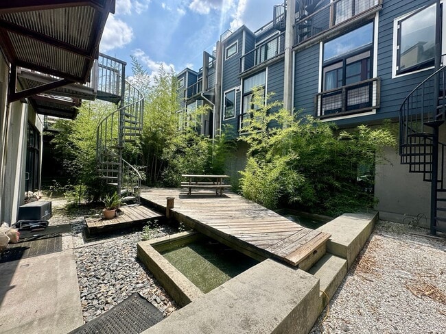 Building Photo - 2 Bed | 1.5 Bath | Starland