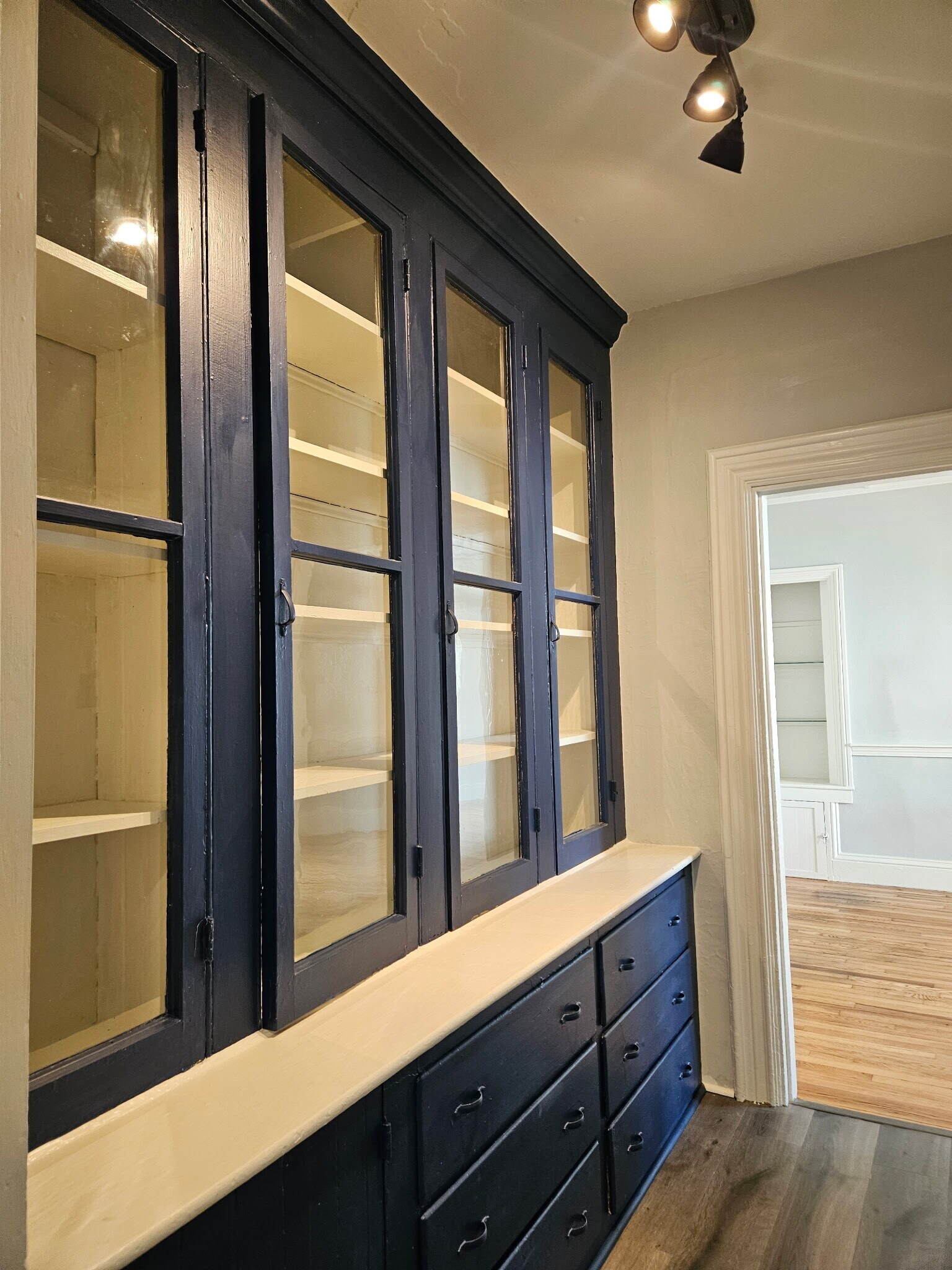 China cabinet - 92 Bank St