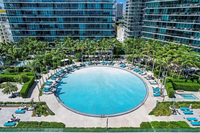 Building Photo - 650 NE 32nd St