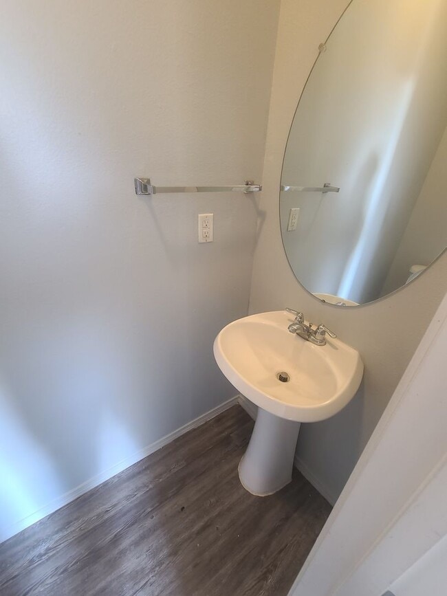 Building Photo - 3BR 2.5BA Home w/ Refrigerated Air near UNM (OPEN HOUSE 7/16 4:45)