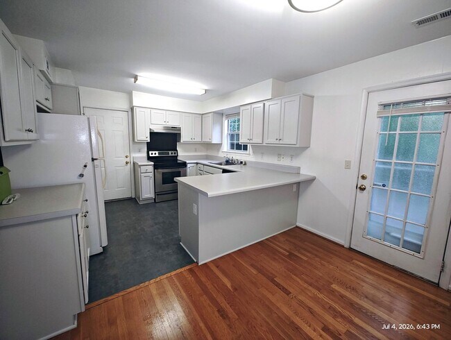 Building Photo - York County/Williamsburg Bluffs home