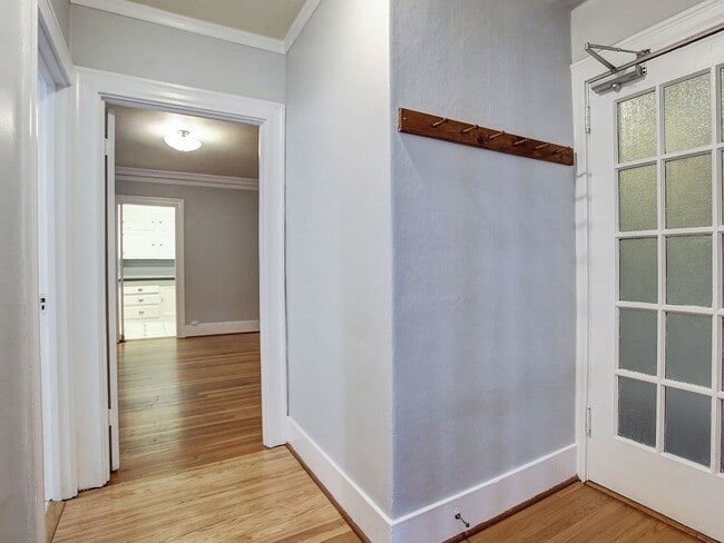 Building Photo - **1/2 OFF 1ST MONTH'S RENT PROMO**Beautifu...