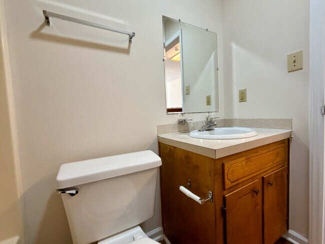 Building Photo - 1442 Riverview Rd