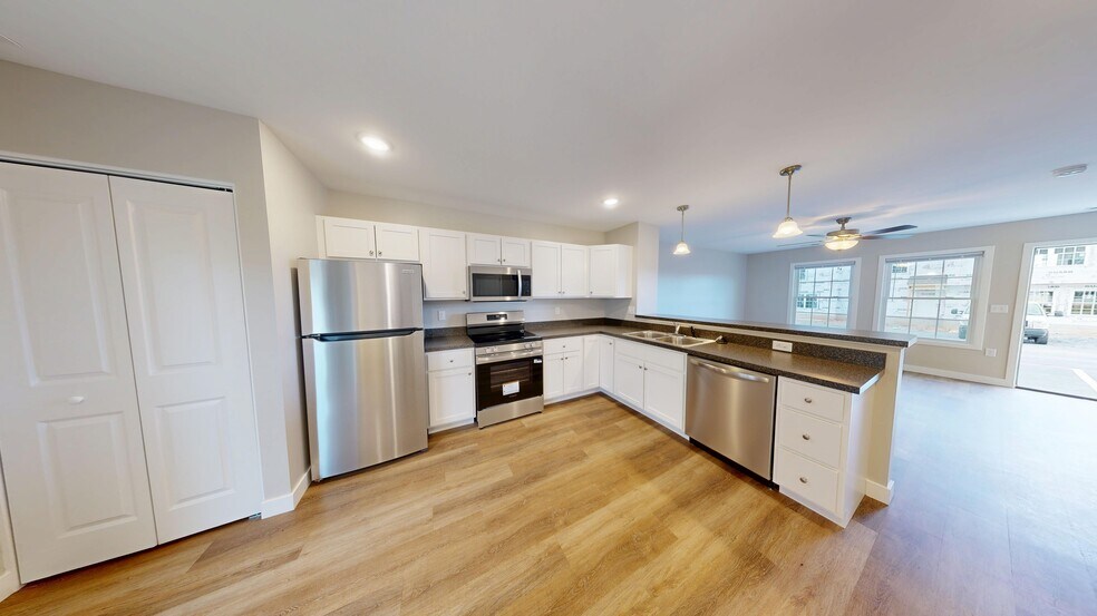 Kitchen - 1333 Luke Ln