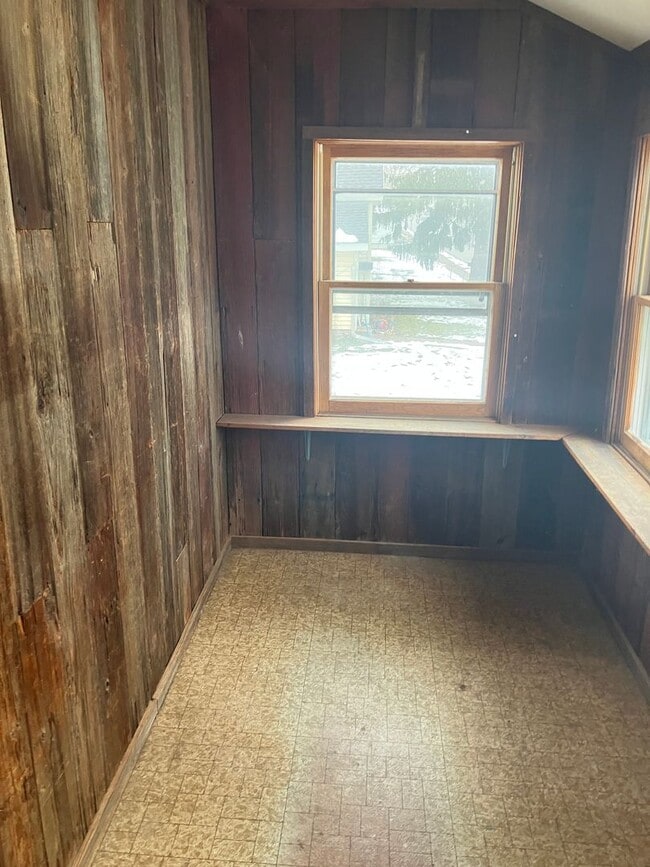 Building Photo - 612 Wallace Dr