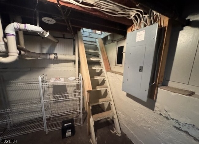 Building Photo - 53 Laurel Dr