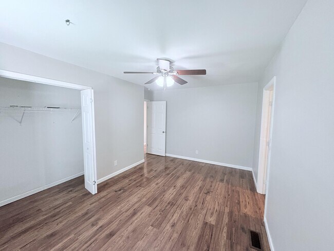 Building Photo - 109 Sheffield Rd