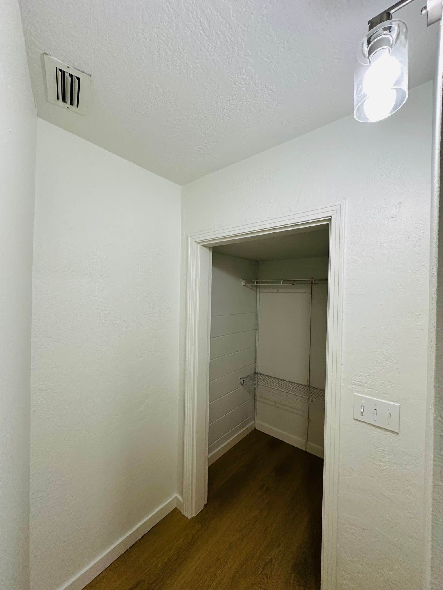 Building Photo - 4611 N Eddy Dr