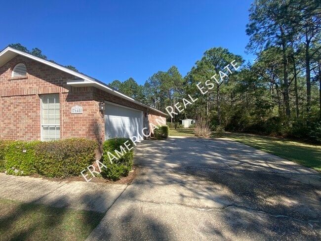 Building Photo - 5 bedroom with pool!