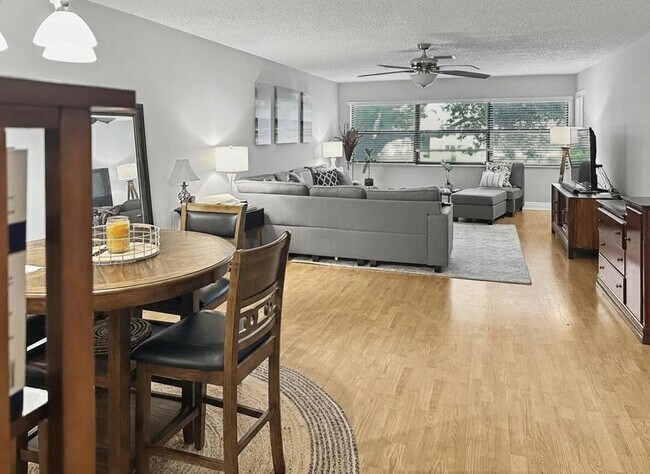 Building Photo - 3011 SW 21st Terrace