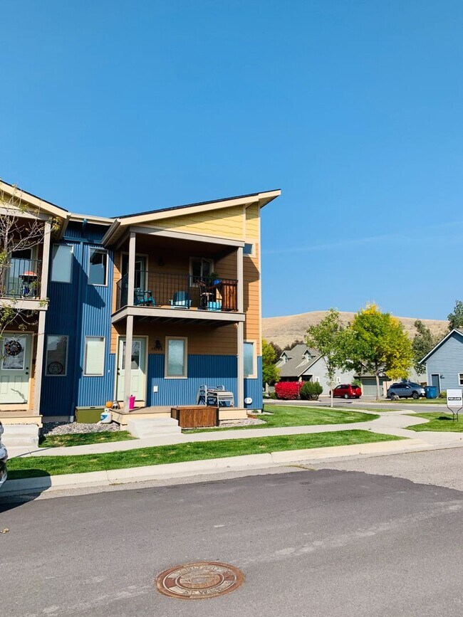 Building Photo - 4404 Deveraux Pl