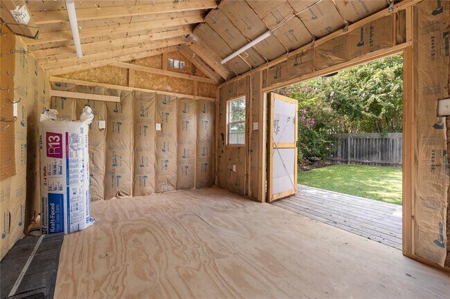 Building Photo - 2652 Bradley Ln