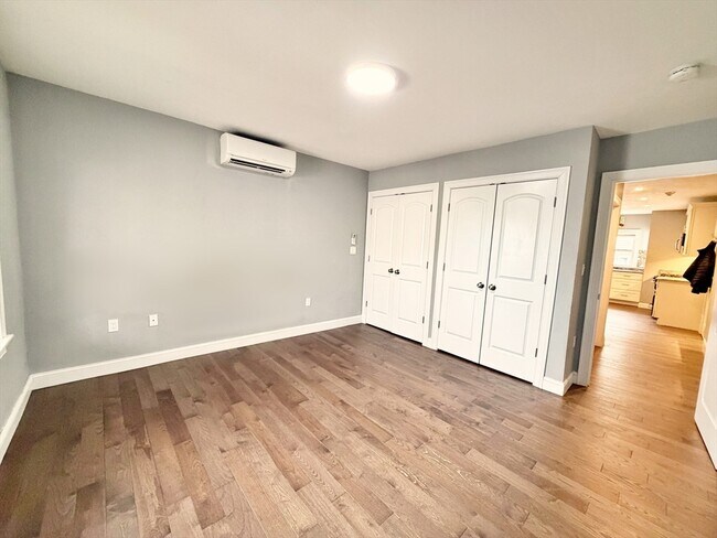 Building Photo - 266 Lexington St