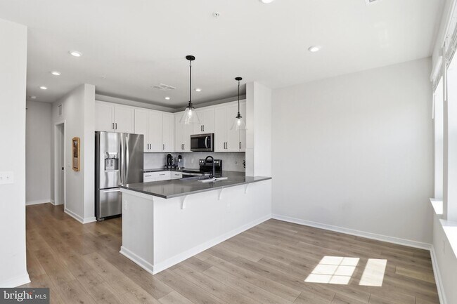 Building Photo - 700 Mount Airy Ter NE