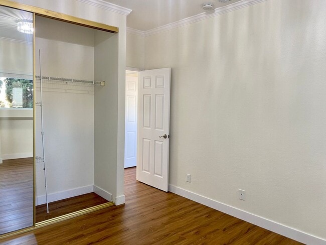 Building Photo - Upstairs 2BD Apartment Home! Great PB Location! Garage! AC!
