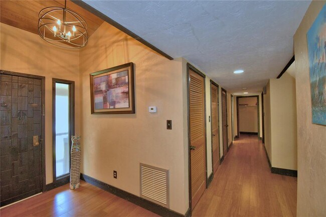 Building Photo - 5027 Sherwood Ln