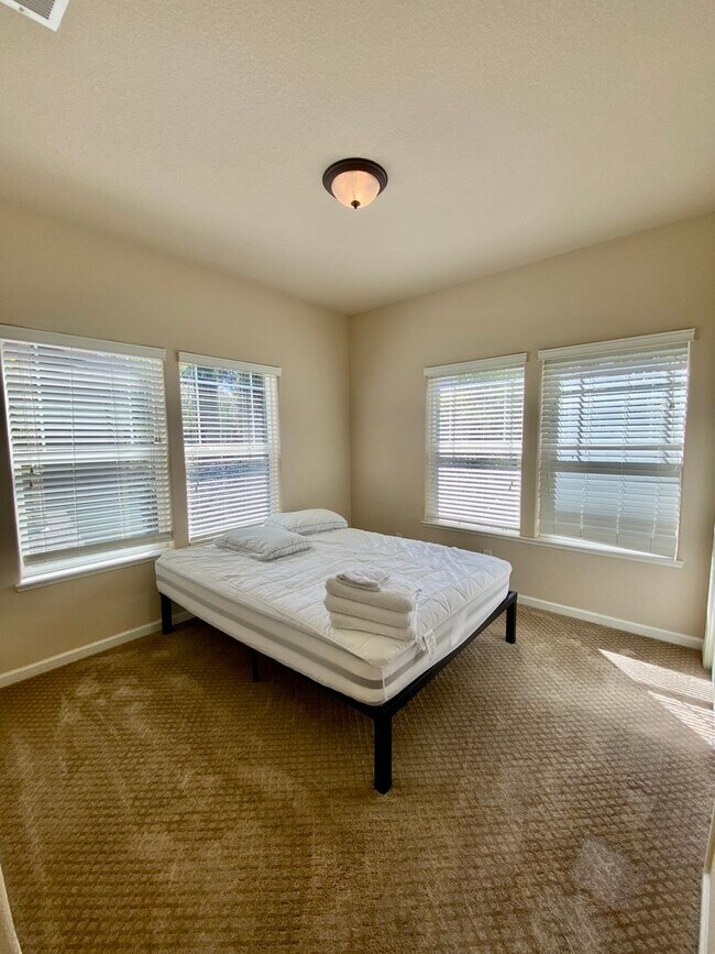 Building Photo - 329 Messina Terrace