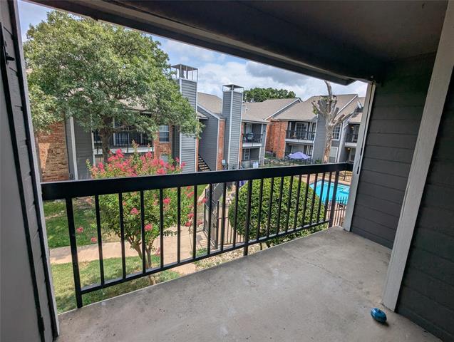 Building Photo - 18333 Roehampton Dr